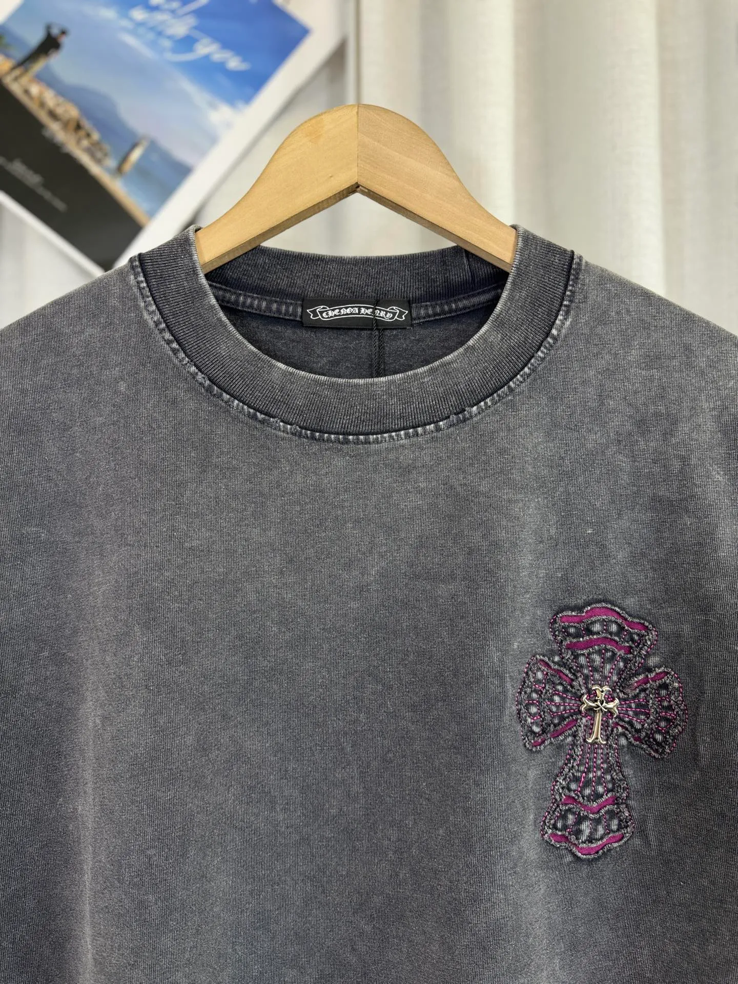 P230 ch high version Chrome Hearts 2025 spring and summer new cross patch washed short-sleeved T-shirt, fabric: 26 double yarns, 320 grams weight, cross patch embroidery, heavy washing Printing process: patch embroidery Color: blue gray Size: S M L XL Style number: 5163